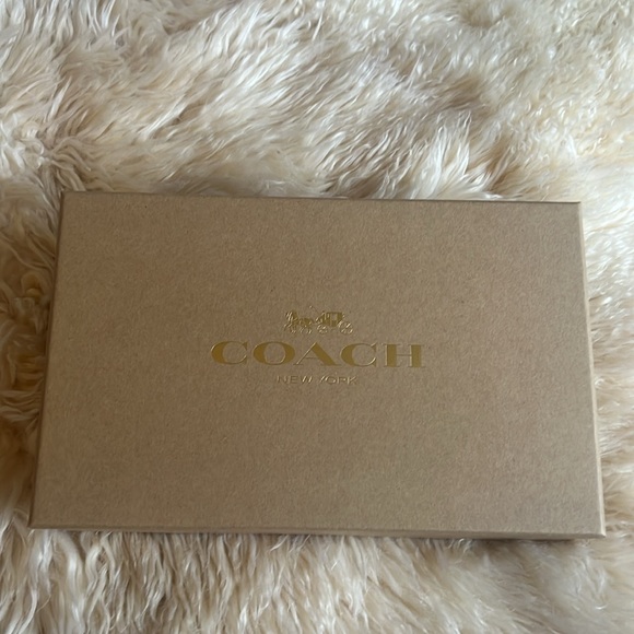 NWT. Coach Zip Wristlet. - Picture 6 of 7